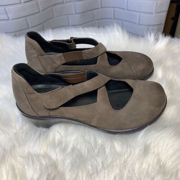 Aravon Mona Stone Slip On Pumps Size 7 Narrow EUC - Picture 6 of 7